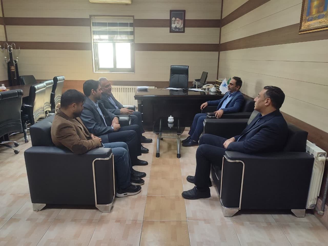نشست صمیمانه معاون برنامه ریزی شرکت آب منطقه ای با رئیس دانشگاه آزاد اسلامی بویین زهرا