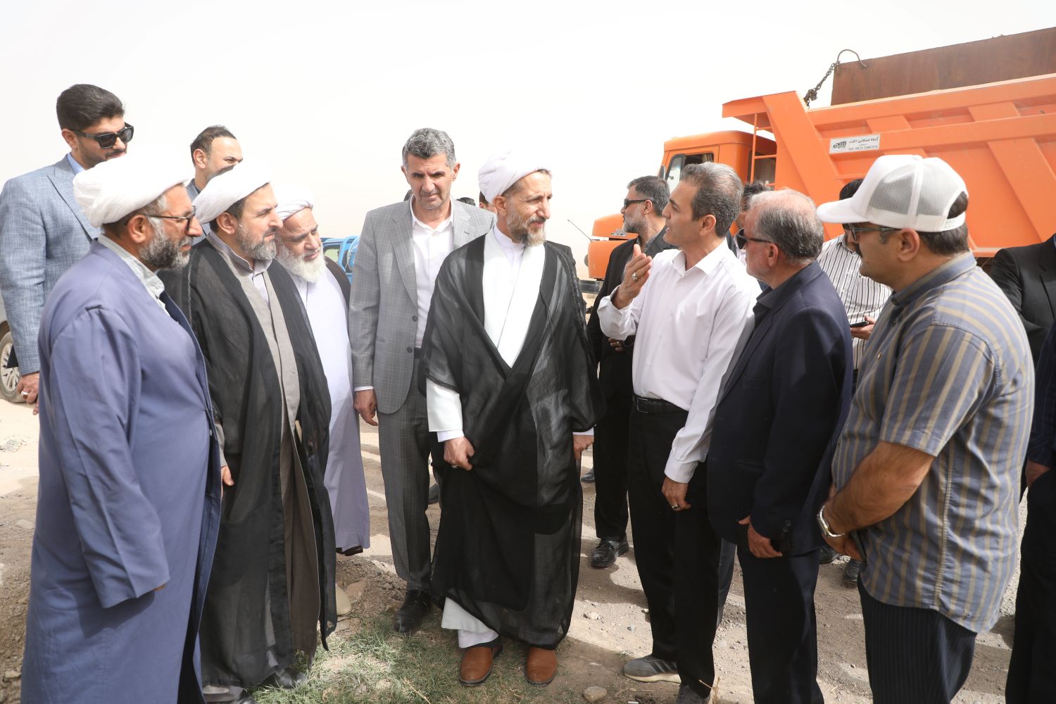 بازدید نماینده ولی فقیه در استان و امام جمعه قزوین از روند اجرای پروژه انتقال آب از سد طالقان به شهرهای محمدیه و مهرگان